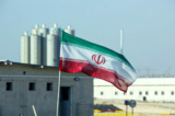 Quốc kỳ Iran tại nhà máy điện hạt nhân Bushehr của Iran trong buổi lễ chính thức khởi động lò phản ứng thứ hai tại cơ sở này, ở Bushehr, Iran, ngày 10/11/2019. (Ảnh: Atta Kenare/AFP qua Getty Images)