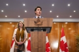 Thủ tướng Justin Trudeau và Ngoại trưởng Melanie Joy tổ chức một cuộc họp báo sau khi tham gia Hội nghị thượng đỉnh Pháp ở Djerba, Tunisia, hôm 20/11/2022. (Ảnh: The Canadian Press/Sean Kilpatrick)