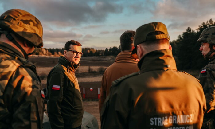 Ba Lan bắt đầu xây dựng hàng rào dây thép gai dọc biên giới với Kaliningrad của Nga