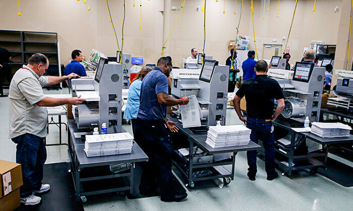 Florida từ chối kế hoạch sắp xếp các giám sát viên bên trong các điểm bỏ phiếu của DOJ