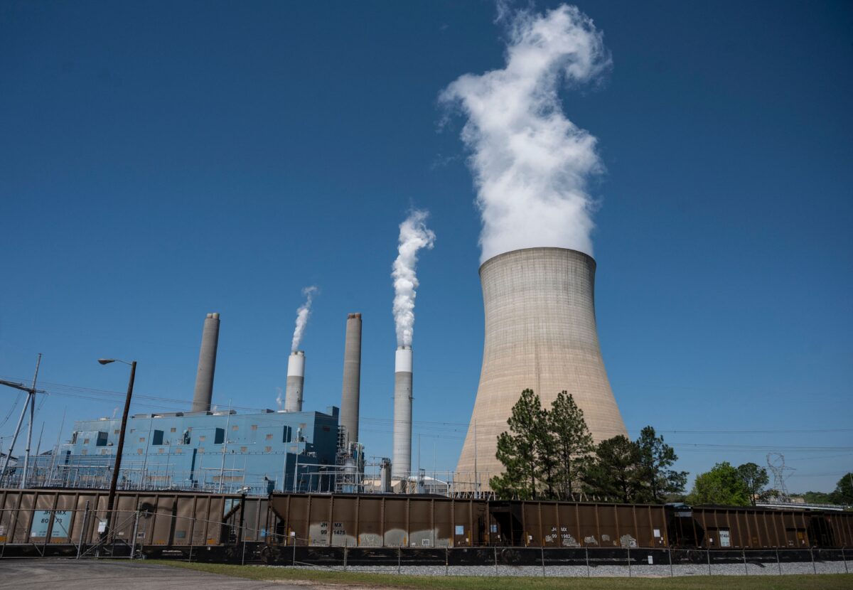 Quan chức liên bang cảnh báo: Mất điện có thể xảy ra khi động lực thay thế nhiên liệu hóa thạch đe dọa lưới điện
