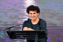 Sự sụp đổ của nền tảng mã kim FTX giáng một đòn vào nhà tài trợ lớn thứ hai của Đảng Dân Chủ