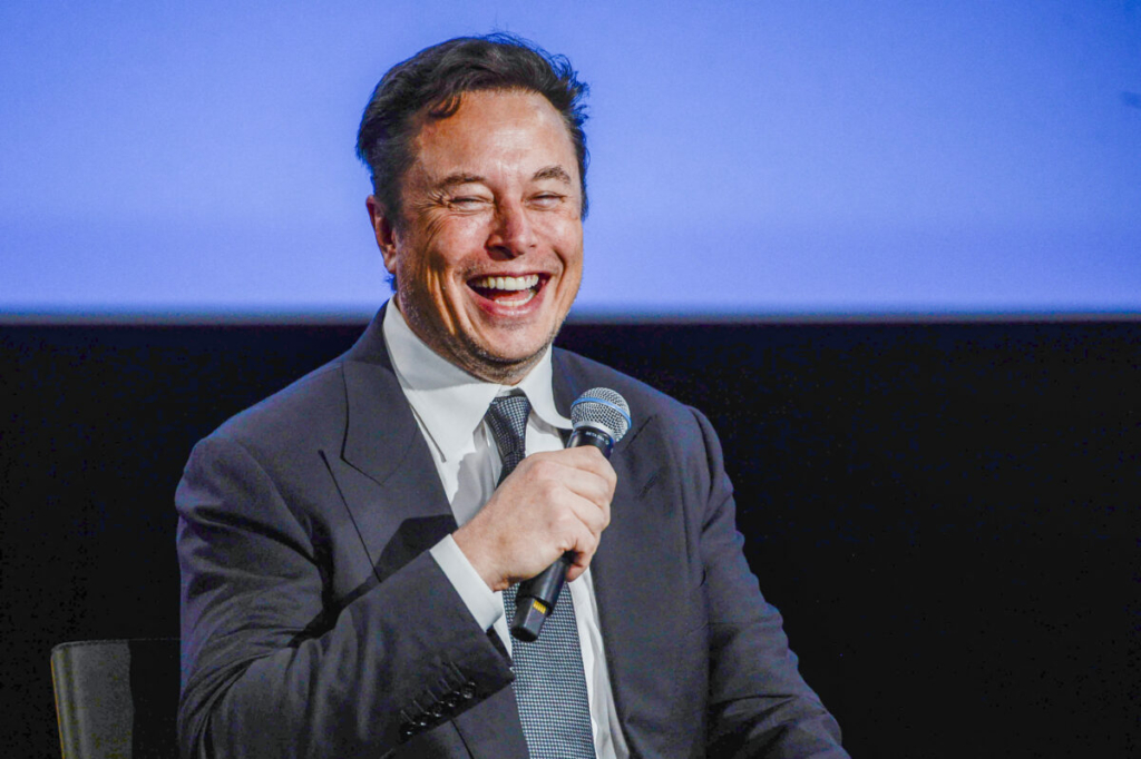 Giám đốc điều hành Tesla, Elon Musk, mỉm cười khi nói chuyện trước các vị khách tại cuộc họp Offshore Northern Seas 2022 (ONS) ở Stavanger, Na Uy, hôm 29/08/2022. (Ảnh: Carina Johansen/NTB/AFP qua Getty Images)