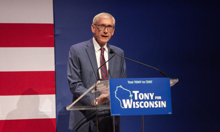 Thống đốc tiểu bang Wisconsin Tony Evers chiến thắng trước đối thủ Đảng Cộng Hòa Tim Michels cho nhiệm kỳ thứ hai