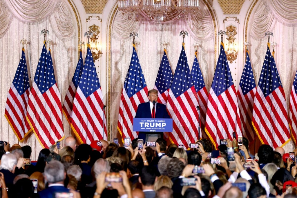 Cựu Tổng thống Donald Trump tuyên bố ông sẽ tranh cử tổng thống trong cuộc bầu cử tổng thống năm 2024 trong một buổi thông báo tại tư dinh Mar-a-Lago của ông ở Palm Beach, Florida, hôm 15/11/2022. (Ảnh: Alon Skuy/AFP qua Getty Images)