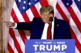 Cựu Tổng thống Donald Trump thông báo ông sẽ tranh cử tổng thống vào năm 2024 trong một bài diễn văn tại dinh thự Mar-a-Lago của ông ở Palm Beach, Florida, hôm 15/11/2022. (Ảnh: Alon Skuy/AFP qua Getty Images)