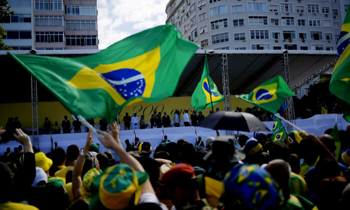 Brazil: Những người ủng hộ ông Bolsonaro từ chối chấp nhận kết quả bầu cử, chặn đường cao tốc làm tắc nghẽn giao thông