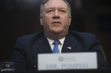 Giám đốc CIA đương thời Mike Pompeo làm chứng về các mối đe dọa trên toàn thế giới trong một phiên điều trần của Ủy ban Tình báo Thượng viện, vào ngày 13/02/2018. (Ảnh: Saul Loeb/AFP via Getty Images)