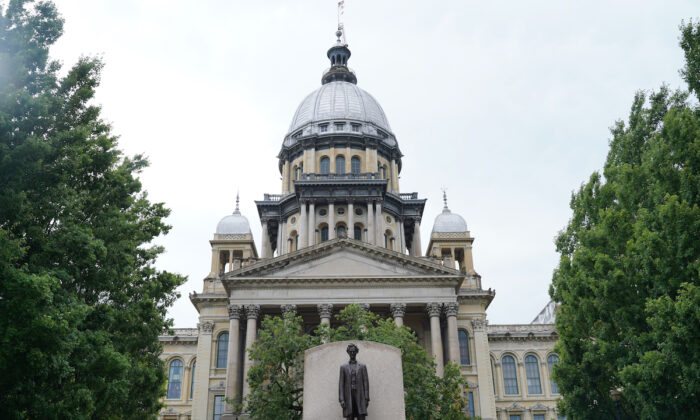 Tòa nhà Quốc hội Tiểu bang Illinois ngày 26/06/2021. (Ảnh: Cara Ding/The Epoch Times)