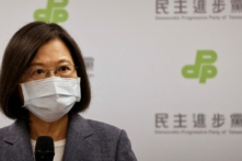 Tổng thống Đài Loan Thái Anh Văn (Tsai Ing-wen) tuyên bố từ chức chủ tịch Đảng Tiến Bộ Dân Chủ để chịu trách nhiệm về thành tích của đảng trong cuộc bầu cử địa phương ở Đài Bắc, Đài Loan, hôm 26/11/2022. (Ảnh: Ann Wang/Reuters)