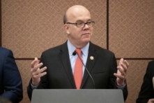 Quốc hội Mỹ và nhiều tổ chức kêu gọi các đại công ty vốn tẩy chay hội nghị thượng đỉnh đầu tư ở Hồng Kông