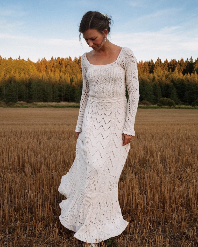 Câu chuyện về người phụ nữ tự thiết kế và đan len chiếc đầm cưới trong hôn lễ của mình