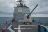 Tuần dương hạm mang hỏa tiễn dẫn đường lớp Ticonderoga USS Antietam (CG 54) được điều động đến khu vực tác chiến của Hạm đội 7 Hoa Kỳ, tiến hành các hoạt động đang diễn ra ở Eo biển Đài Loan hôm 28/08/2022. (Ảnh: Hải quân Hoa Kỳ/Tài liệu phát tay qua Reuters)
