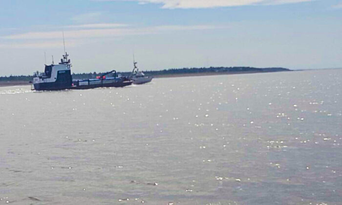 Thuyền đánh cá tiến vào Cook Inlet qua sông Kenai, Kenai, Alaska, hôm 01/07/2020. (Ảnh: Beeblebrox qua Wikimedia Commons/CC BY-SA 4.0)