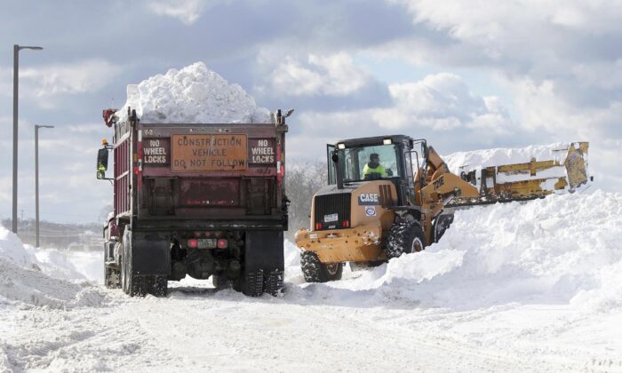 Tổng thống Biden ban bố tình trạng khẩn cấp về bão tuyết ở New York