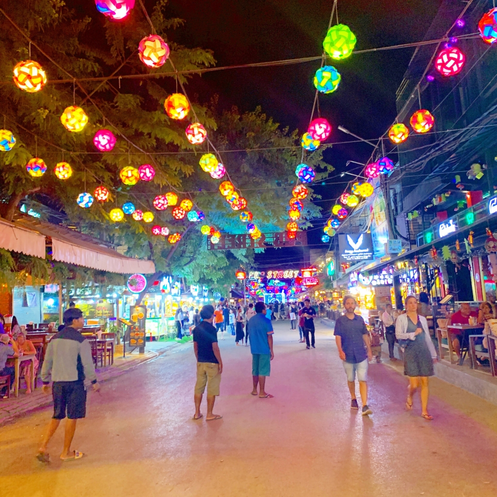 Những ngôi đền, những chiếc Tuk-Tuk và những kho báu ở Siem Reap, Campuchia