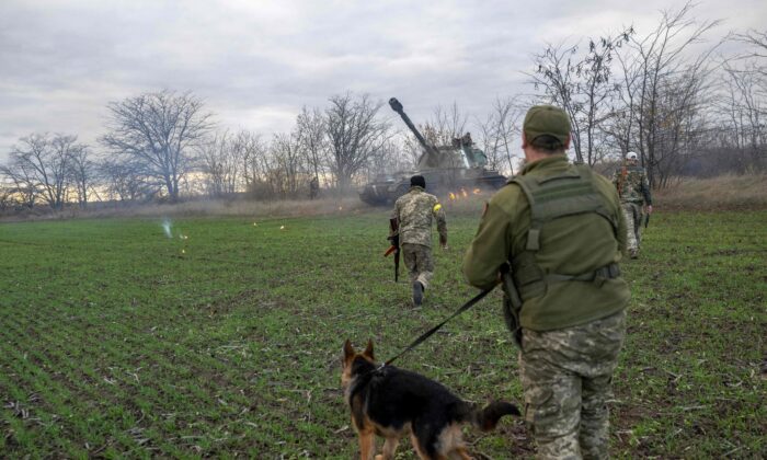 Quân đội Ukraine tiến vào Kherson sau khi Nga rút quân