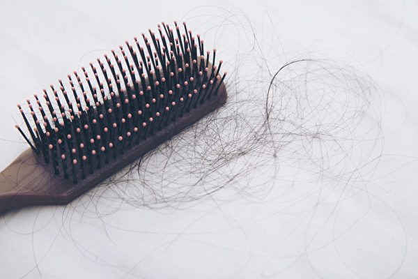 Hai cách đơn giản cải thiện chứng rụng tóc 