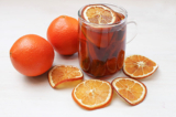 Dùng loại trái cây khô thông dụng nấu nước uống, có tác dụng dưỡng dạ dày, dưỡng da, cải thiện gan nhiễm mỡ. (Ảnh: Shutterstock)