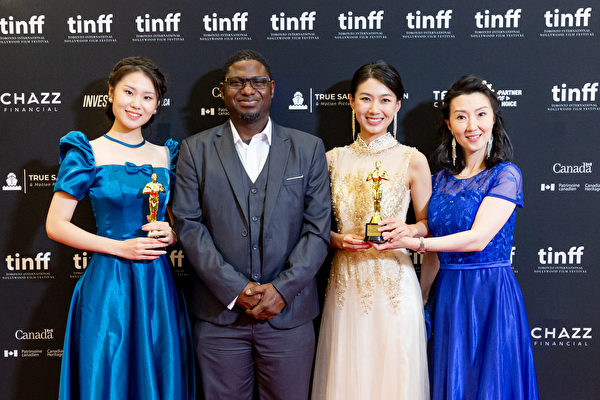 Liên hoan phim Quốc tế Toronto: New Century Films đạt 5 giải thưởng, được Thị trưởng chúc mừng