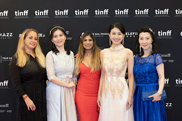 Liên hoan phim Quốc tế Toronto: New Century Films đạt 5 giải thưởng, được Thị trưởng chúc mừng