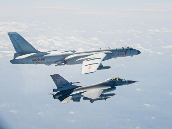 Bắc Kinh chiêu mộ phi công quân sự phương Tây khiến Canada, Vương quốc Anh lo ngại về an ninh quốc gia