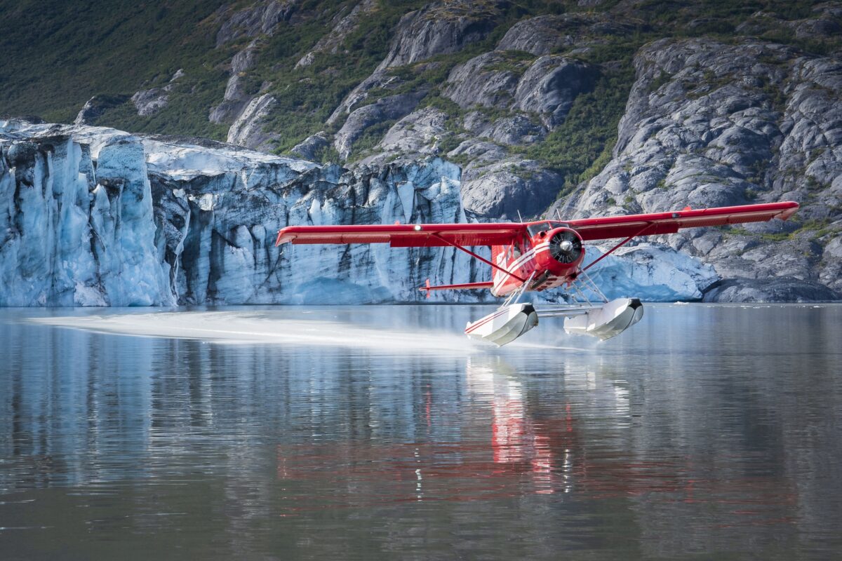 Bay trên thành phố Anchorage, khám phá Alaska bằng thủy phi cơ