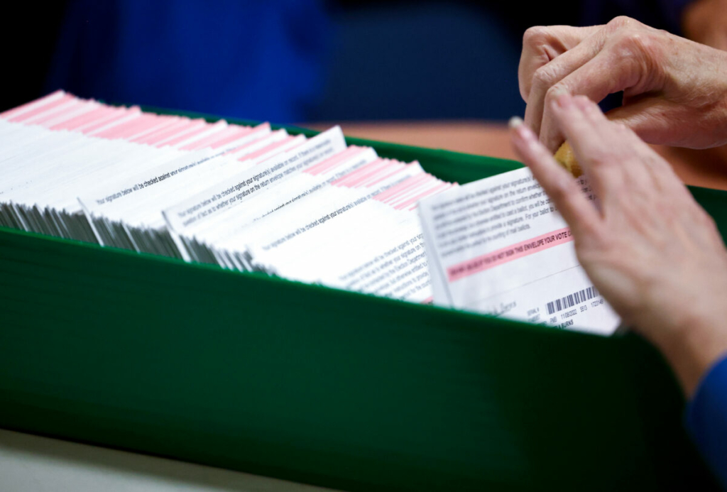 Còn hơn 50,000 lá phiếu cần kiểm đếm ở quận lớn nhất của Nevada