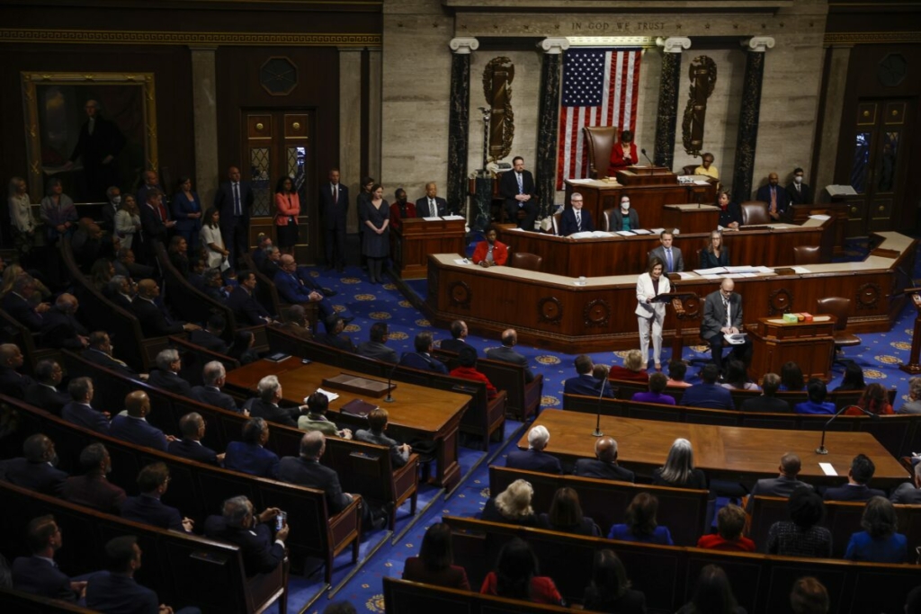 Chủ tịch Hạ viện Hoa Kỳ Nancy Pelosi (Dân Chủ-California) trình bày tại Hạ viện ở Hoa Thịnh Đốn hôm 17/11/2022. (Ảnh: Anna Moneymaker/Getty Images)