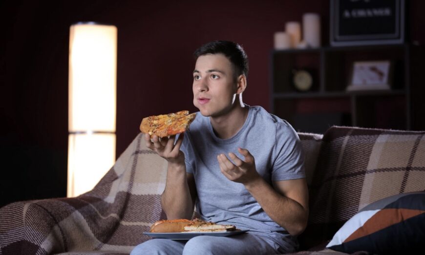 Nghiên cứu: Ăn khuya dễ gây bệnh tiểu đường và các rối loạn chuyển hóa