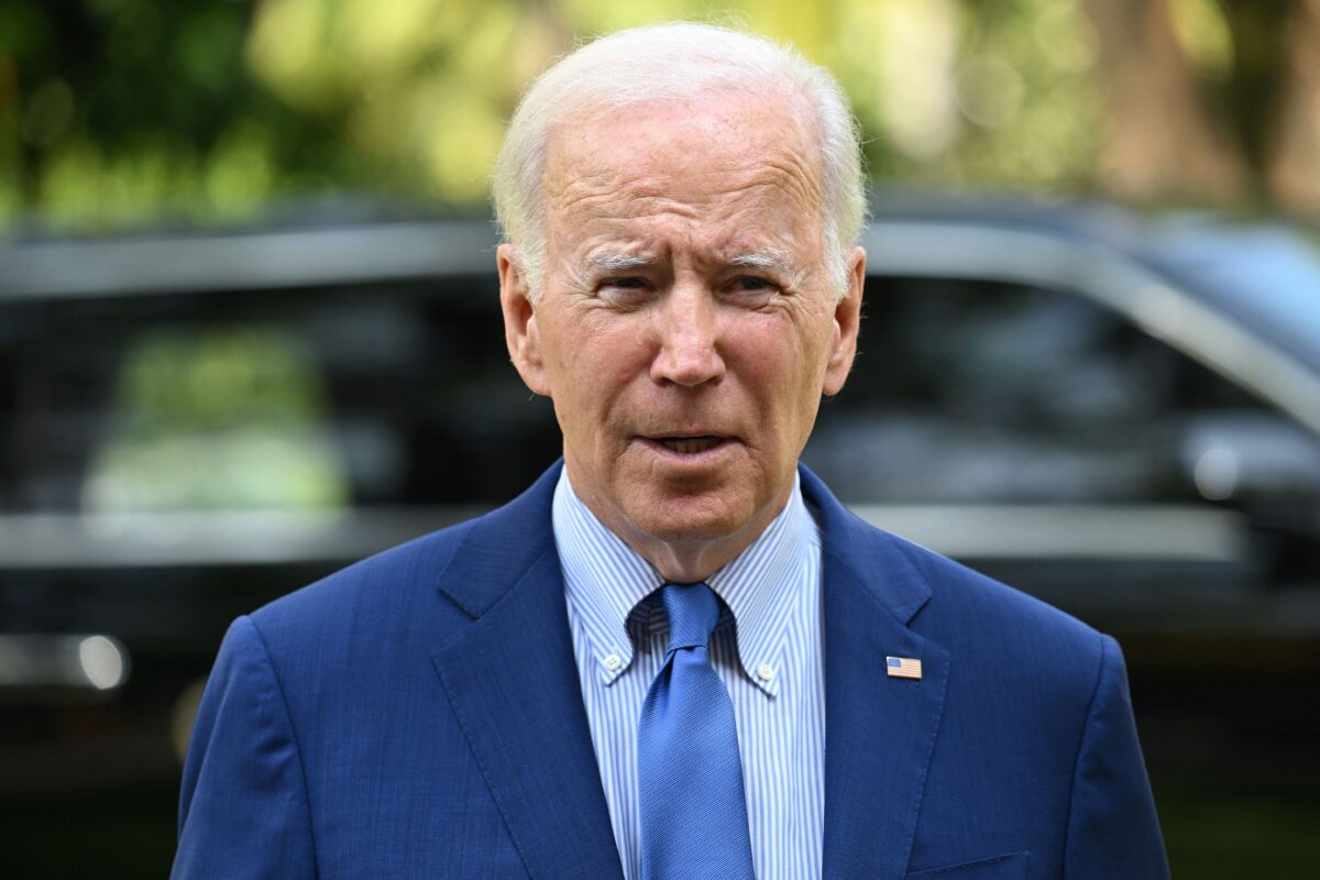 Tổng thống Hoa Kỳ Joe Biden nói chuyện các phóng viên ở Bali, Indonesia, hôm 16/11/2022. (Ảnh: Saul Loeb/AFP via Getty Images)