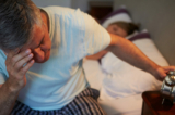 Mặc dù chứng tiểu đêm (đi tiểu nhiều lần vào ban đêm) không phải là một căn bệnh nghiêm trọng nhưng có thể làm giảm chất lượng giấc ngủ (Ảnh: Shutterstock)