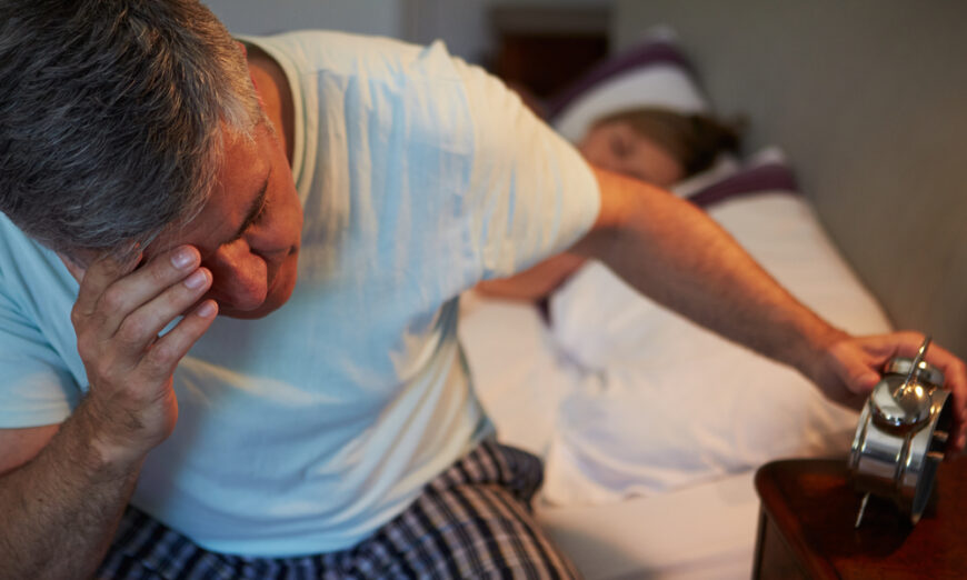 Mặc dù chứng tiểu đêm (đi tiểu nhiều lần vào ban đêm) không phải là một căn bệnh nghiêm trọng nhưng có thể làm giảm chất lượng giấc ngủ (Ảnh: Shutterstock)
