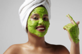 Làm sạch mụn trên cơ thể (Ảnh: Beauty Stock/Shutterstock)
