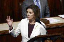 Chủ tịch Hạ viện Hoa Kỳ Nancy Pelosi (Dân Chủ-California) trình bày tại Hạ viện ở Hoa Thịnh Đốn hôm 17/11/2022. (Ảnh: Anna Moneymaker/Getty Images)