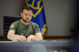 Tổng thống Ukraine Volodymyr Zelensky tham dự một phiên làm việc của các nhà lãnh đạo G-7 qua liên kết video ở Kyiv, Ukraine, hôm 27/06/2022. (Ảnh: Dịch vụ Báo chí của Văn phòng Tổng thống Ukraine/Tài liệu phát tay qua Reuters)