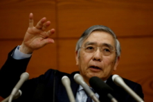 Thống đốc Ngân hàng Nhật Bản Haruhiko Kuroda trình bày tại một cuộc họp báo ở Tokyo, vào ngày 19/12/2019. (Ảnh: Kim Kyung-Hoon/Reuters)