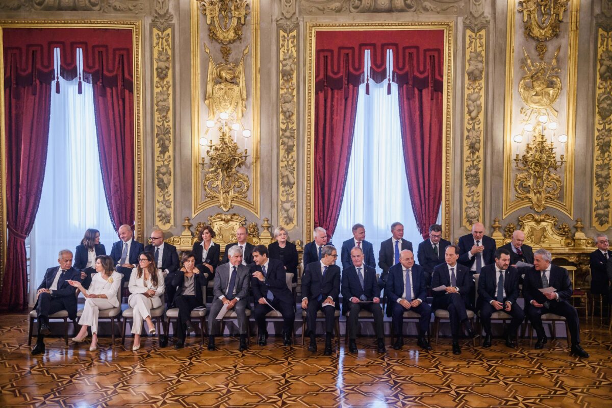 Các bộ trưởng mới của chính phủ Ý tuyên thệ nhậm chức tại Cung điện Quirinal ở Rome, Ý, hôm 22/10/2022. Người thuộc phái bảo tồn truyền thống, bà Giorgia Meloni chuẩn bị trở thành nữ thủ tướng đầu tiên của Ý. (Ảnh: Antonio Masiello/Getty Images)