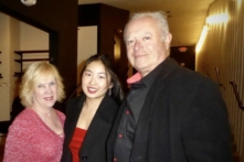 Gia đình Velasco đã đến thưởng lãm Chương trình Nghệ thuật Biểu diễn Shen Yun tại Nhà hát Giao hưởng Atlanta, Georgia, hôm 26/12/2022. (Ảnh: Frank Liang/The Epoch Times)