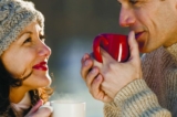 Thức uống ấm áp từ táo có thể thải độc thức ăn (Ảnh: Comstock Images/photos.com)