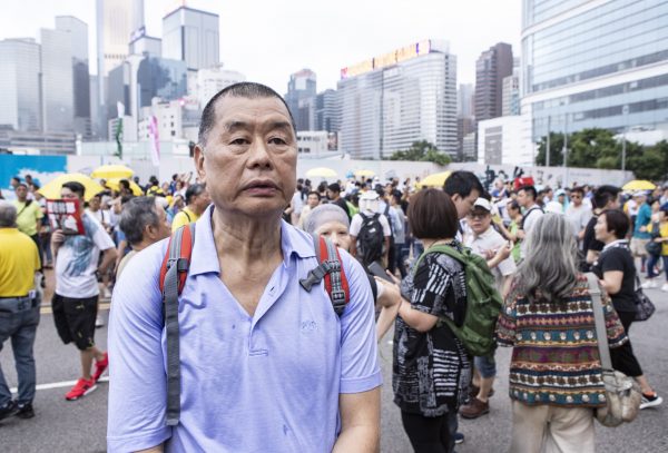 Ông trùm truyền thông Hồng Kông và nhà vận động dân chủ Lê Trí Anh tham gia một cuộc biểu tình phản đối dự luật dẫn độ gây tranh cãi ở Hồng Kông vào ngày 28/04/2019. (Ảnh: Yu Gang/The Epoch Times)