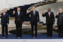 (Từ trái sang) Tổng thống Nga Vladimir Putin, Chủ tịch Trung Quốc Tập Cận Bình, Tổng thống Brazil Jair Bolsonaro, Tổng thống Nam Phi Cyril Ramaphosa, và Thủ tướng Ấn Độ Narendra Modi chụp ảnh chung trong Hội nghị thượng đỉnh BRICS lần thứ 11 tại Brazil, hồi tháng 11/2019. (Ảnh: Sergio Lima/AFP qua Getty Images)