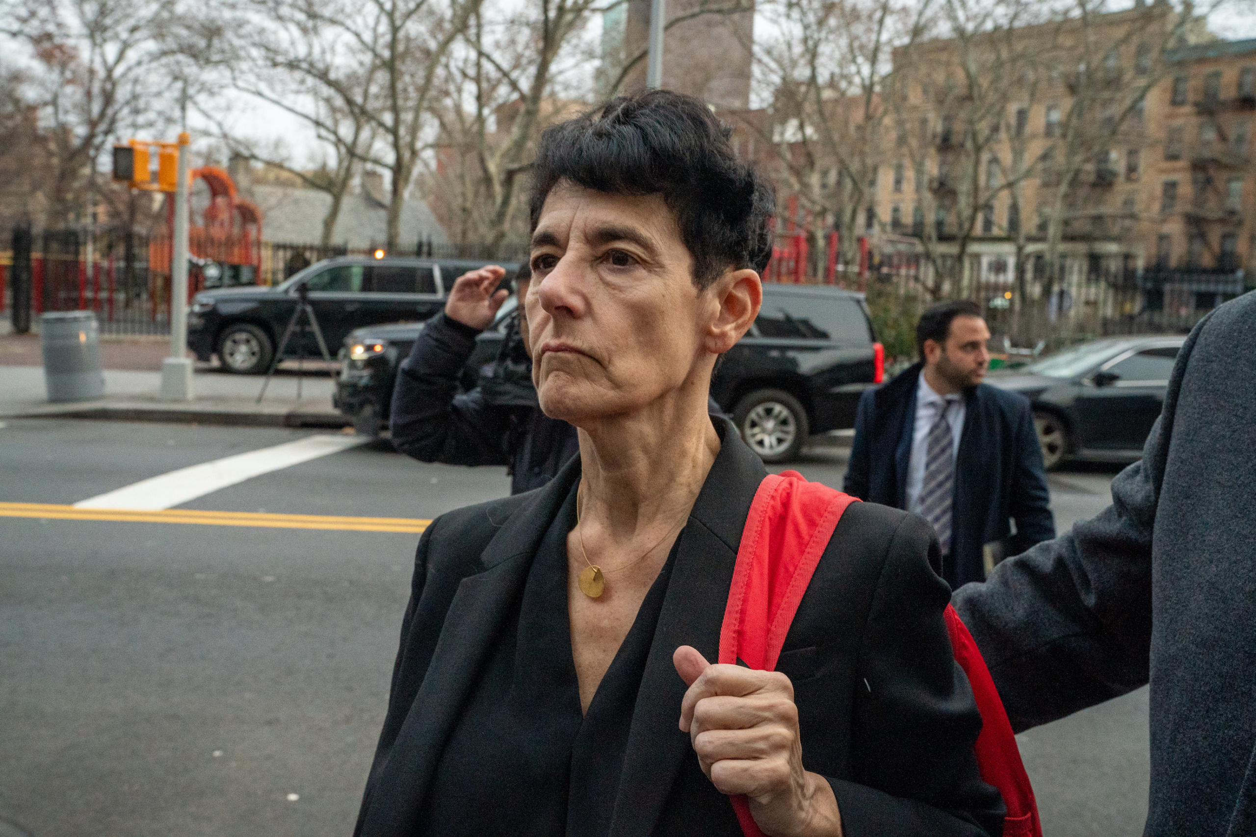 Bà Barbara Fried, mẹ của người sáng lập FTX Sam Bankman-Fried, đến dự phiên điều trần buộc tội và bảo lãnh tại Tòa án Liên bang Manhattan tại thành phố New York hôm 22/12/2022. (Ảnh: David Dee Delgado/Getty Images)