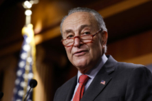 Lãnh đạo Đa số Thượng viện Chuck Schumer (Dân Chủ-New York) nói trong một cuộc họp báo về việc Đảng Dân Chủ Thượng viện mở rộng đa số vào Quốc hội khóa 118 tiếp theo tại Tòa nhà Quốc hội Hoa Kỳ ở Hoa Thịnh Đốn, hôm 07/12/2022. (Ảnh: Anna Moneymaker/Getty Images)