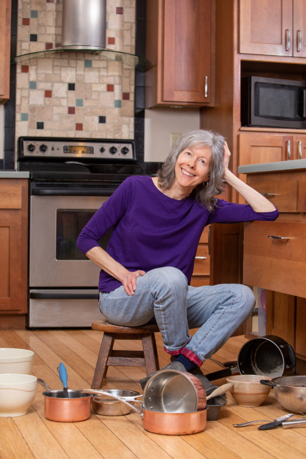 Nữ văn sĩ Kathleen Harward, nhà sáng lập công ty Brandy Pie, xem những cuốn sách của mình là “những câu chuyện ‘giản dị và chân thực’ về cuộc sống.” (Ảnh: Đăng dưới sự cho phép của Todd Newcomer/Công ty sách Brandy Pie)