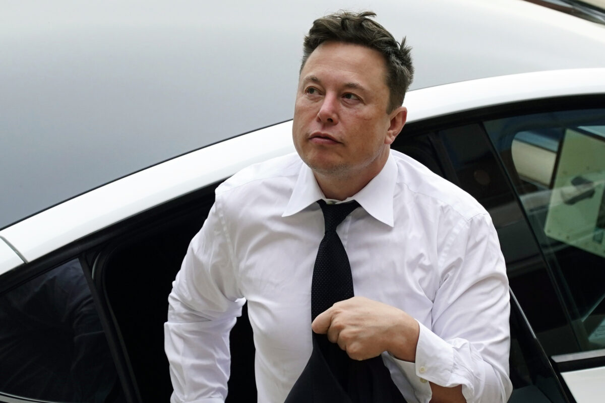 Ông Elon Musk khôi phục tài khoản của các ký giả bị đình chỉ vì vi phạm chính sách doxxing
