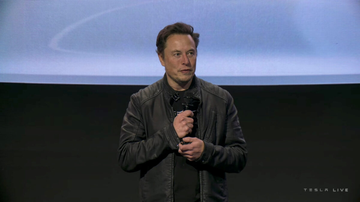 Tổng giám đốc Tesla Elon Musk nói trong buổi ra mắt được phát trực tiếp xe tải điện Tesla Semi ở Nevada, hôm 01/12/2022. (Ảnh: Tesla/Handout qua Reuters)