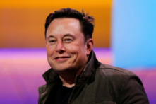Chủ sở hữu SpaceX kiêm Giám đốc điều hành Tesla, ông Elon Musk, mỉm cười tại hội nghị trò chơi E3 ở Los Angeles vào ngày 13/06/2019. (Ảnh: Mike Blake/Reuters)