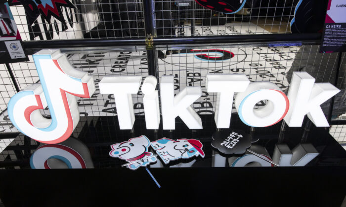 Biển hiệu được trưng bày tại sự kiện TikTok Creator’s Lab 2019 do Bytedance Ltd. tổ chức ở Tokyo, Nhật Bản, vào ngày 16/02/2019. (Ảnh: Shiho Fukada/Bloomberg)