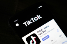 Trang tải xuống của ứng dụng TikTok được hiển thị trên điện thoại iPhone của Apple ở Hoa Thịnh Đốn, vào ngày 07/08/2020. (Ảnh: Drew Angerer/Getty Images)